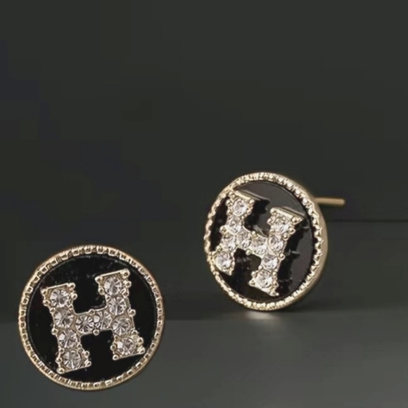 Nwtib.Classic rhinestone initial stud earrings - Picture 1 of 4